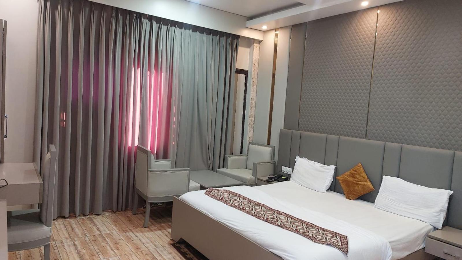 Hotel Rajshree Tanakpur 外观 照片
