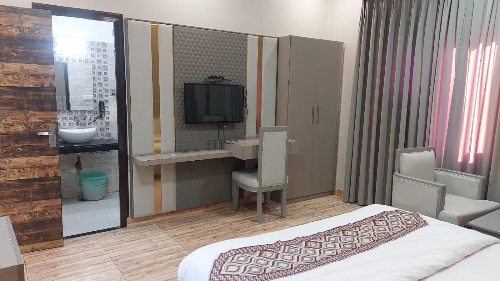 Hotel Rajshree Tanakpur 外观 照片
