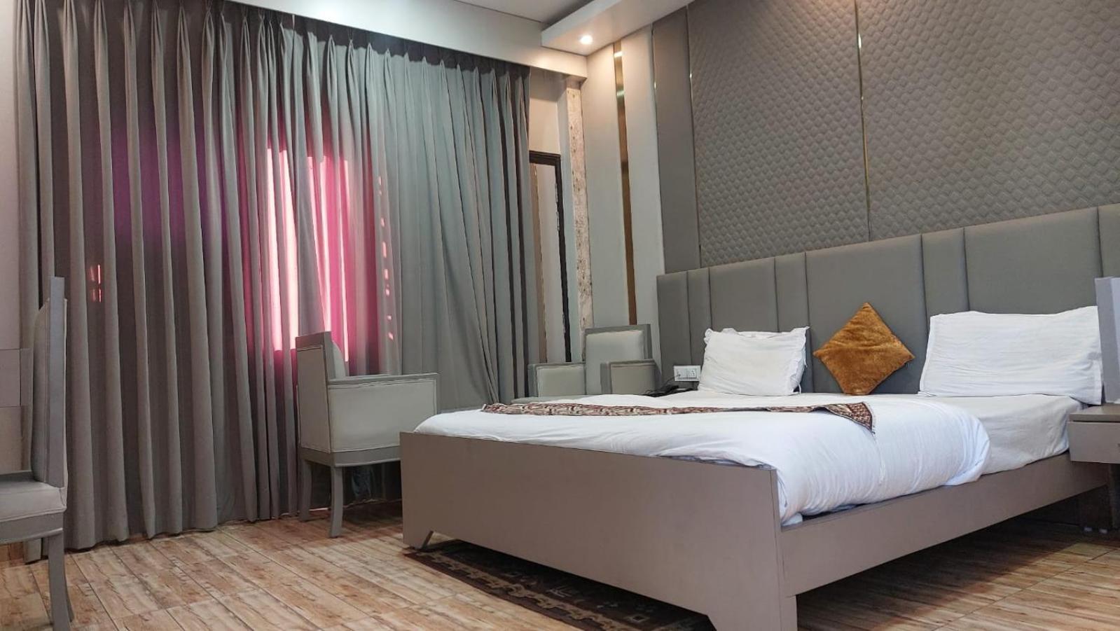 Hotel Rajshree Tanakpur 外观 照片