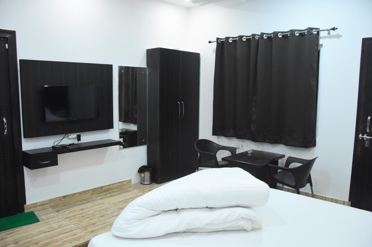 Hotel Rajshree Tanakpur 外观 照片